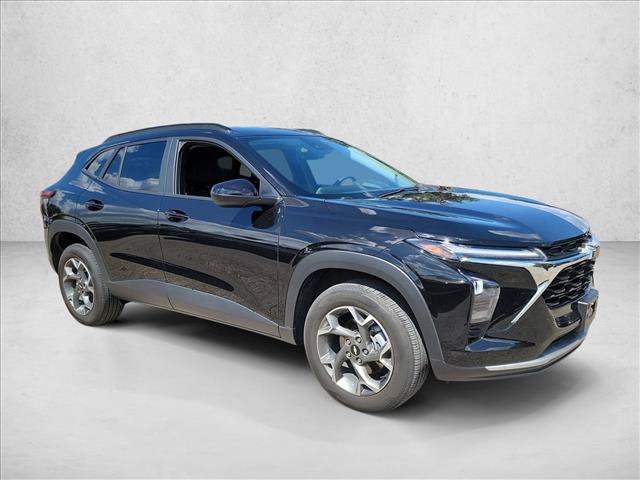Used 2025 Chevrolet Trax LT FWD image 3