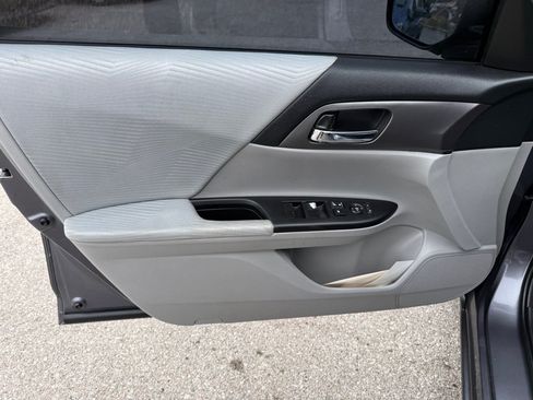 Used 2015 Honda Accord LX image 13