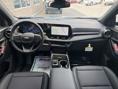 New 2026 Chevrolet Equinox LT w/ Convenience Package II AWD/4WD image 8