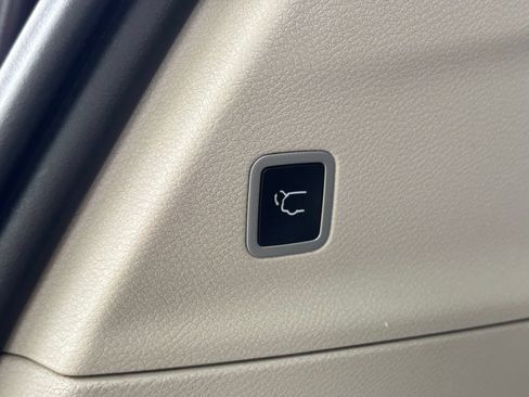 Used 2023 Chrysler Pacifica Limited FWD image 20