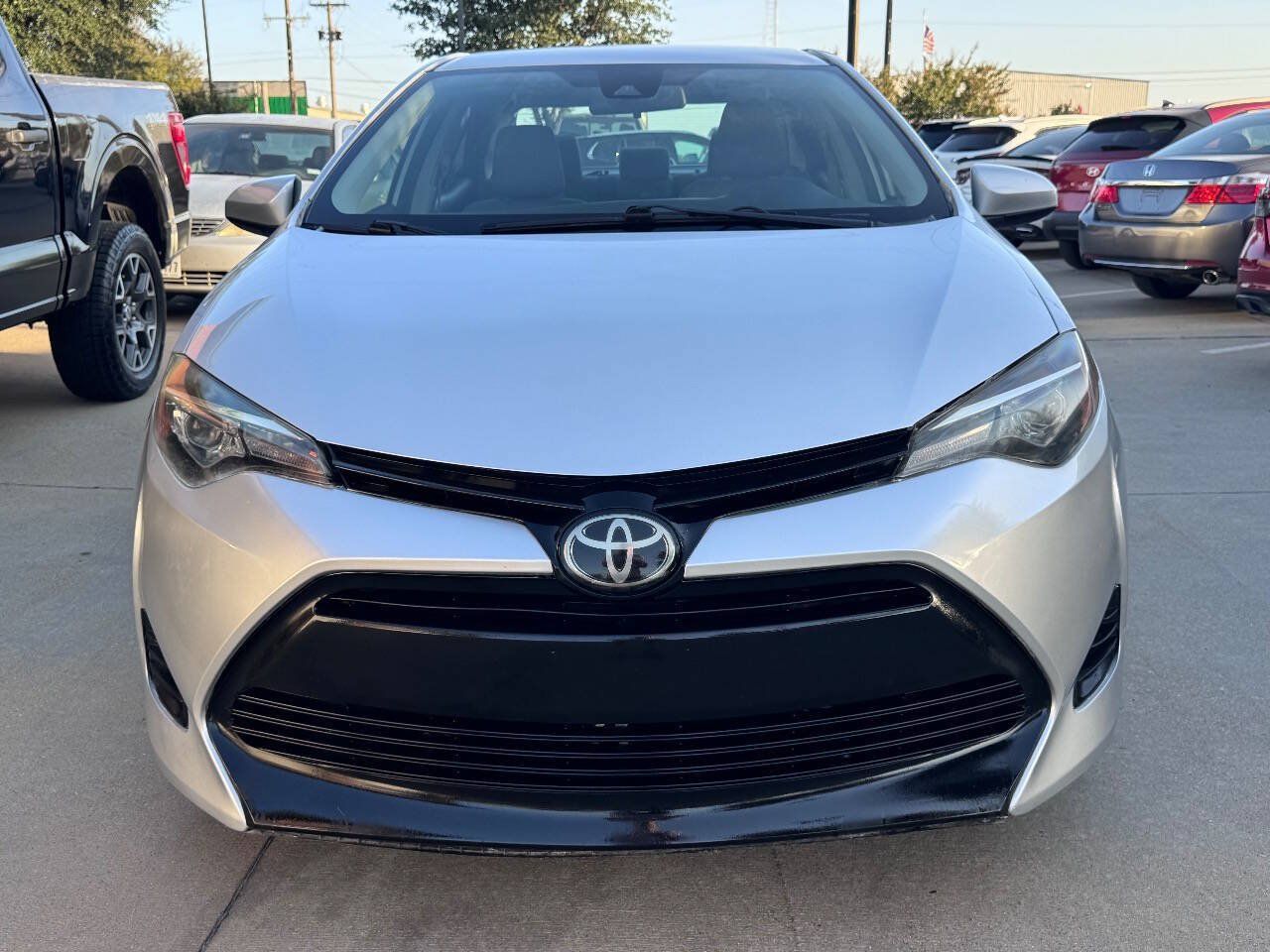 Used 2019 Toyota Corolla LE w/ Carpet Mat Package (TMS) FWD image 2