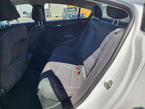 Used 2017 Chevrolet Cruze LT FWD image 22