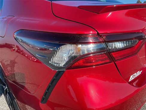 Used 2024 Toyota Camry SE image 11