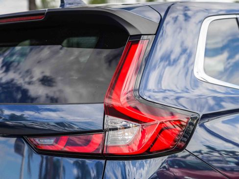 Used 2025 Honda CR-V EX image 11