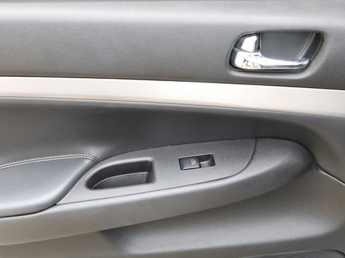 Used 2015 INFINITI Q40 w/ Moonroof Package RWD image 34