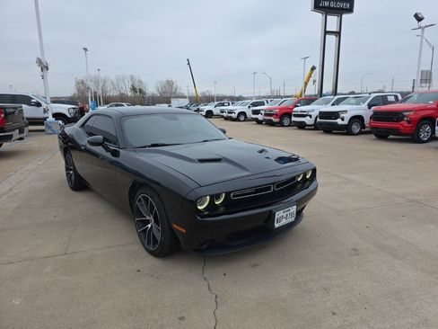Used 2018 Dodge Challenger SXT w/ Performance Handling Group image 3