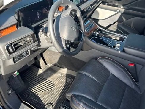 Used 2025 Lincoln Aviator Black Label AWD/4WD image 9