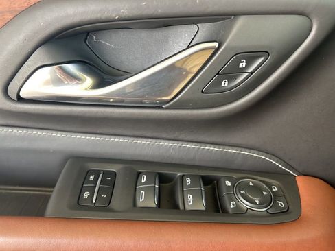 Used 2023 GMC Yukon XL Denali Ultimate AWD/4WD image 29