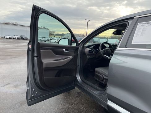 Used 2019 Hyundai Santa Fe SE image 17