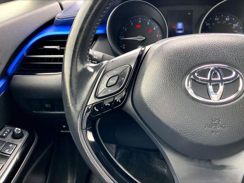 Used 2021 Toyota C-HR XLE image 21