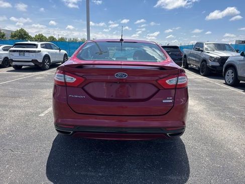 Used 2014 Ford Fusion SE FWD image 4
