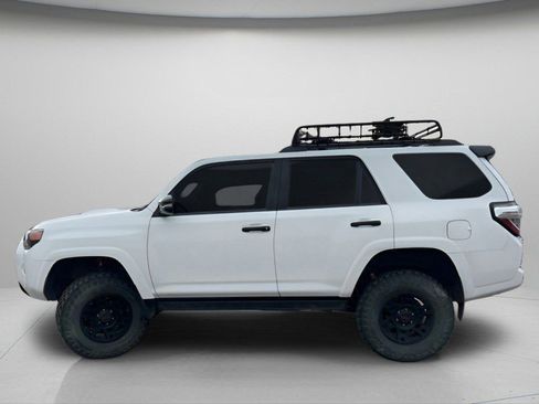 Used 2021 Toyota 4Runner Venture w/ Moonroof Package image 16