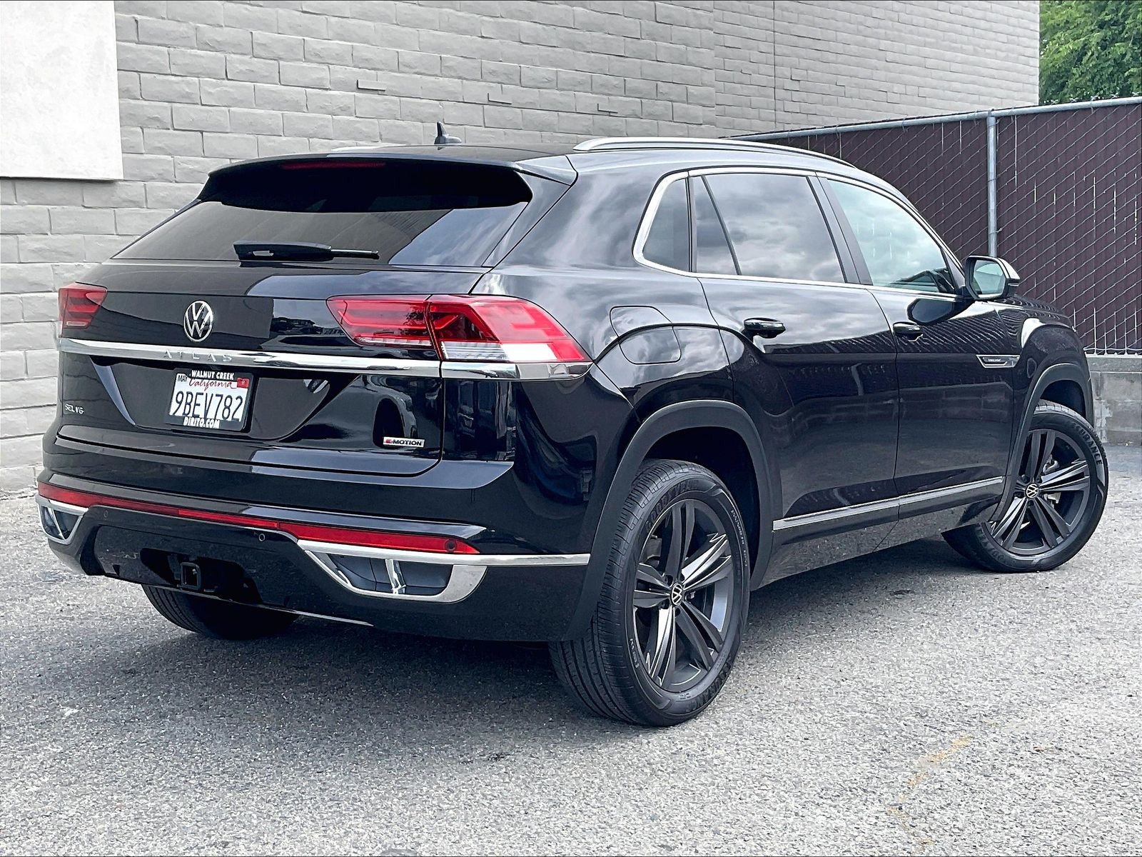 Certified 2022 Volkswagen Atlas Cross Sport SEL R-Line AWD/4WD image 13