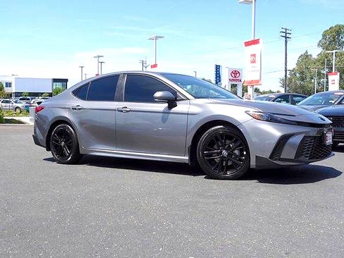 Used 2025 Toyota Camry SE w/ Multimedia Upgrade Package FWD image 4