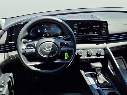 Used 2026 Hyundai Elantra SE FWD image 9