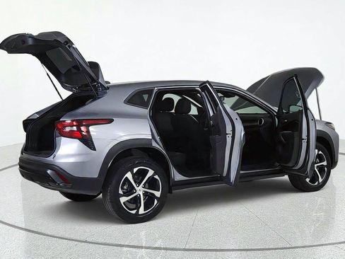 Used 2024 Chevrolet Trax RS FWD image 14