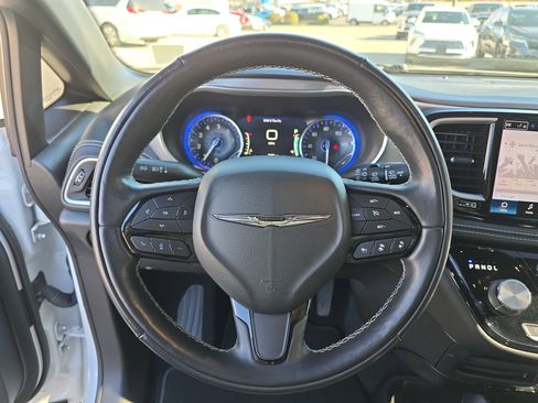 Used 2022 Chrysler Pacifica Touring-L w/ S Appearance Package image 29