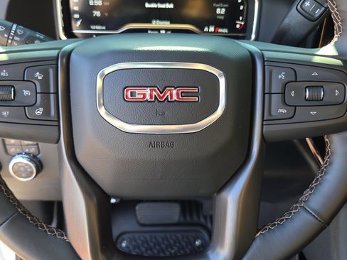 Used 2025 GMC Sierra 2500 AT4 w/ AT4 Premium Plus Package AWD/4WD image 23