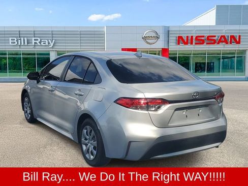 Used 2022 Toyota Corolla LE image 3