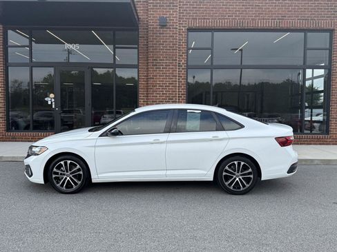 Used 2022 Volkswagen Jetta Sport FWD image 3