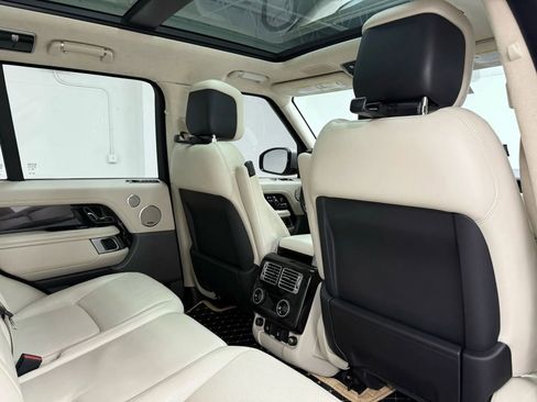 Used 2020 Land Rover Range Rover HSE image 17