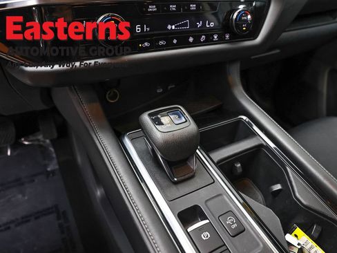 Used 2022 Nissan Pathfinder SV AWD/4WD image 12