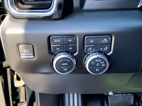 Used 2023 GMC Sierra 1500 Denali AWD/4WD image 33
