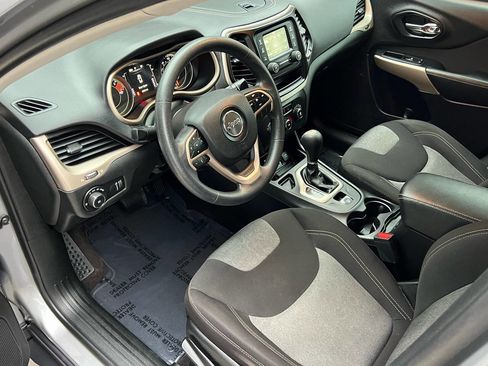 Used 2018 Jeep Cherokee Latitude image 13