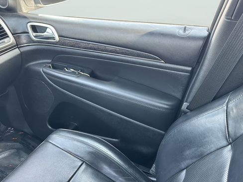 Used 2018 Jeep Grand Cherokee High Altitude AWD/4WD image 17