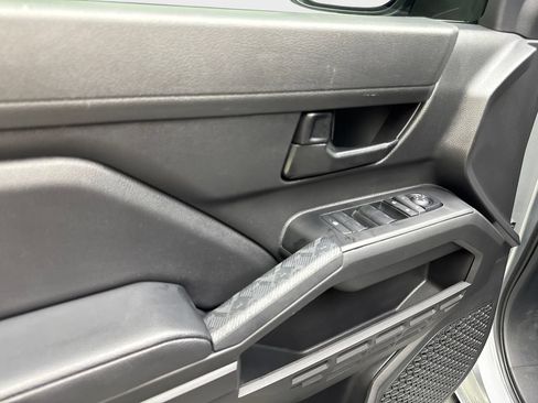 Used 2025 Toyota Tacoma SR AWD/4WD image 32