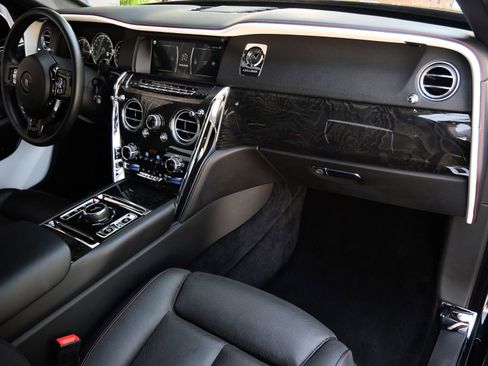 Used 2022 Rolls-Royce Cullinan w/ Cullinan Package AWD/4WD image 18