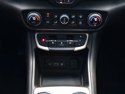 Used 2024 GMC Terrain Denali w/ Denali Premium Package image 31