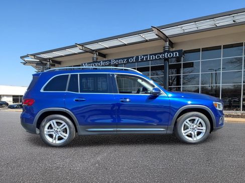 Certified 2022 Mercedes-Benz GLB 250 4MATIC image 2