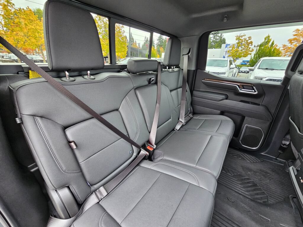 Certified 2026 Chevrolet Silverado 1500 RST AWD/4WD image 31
