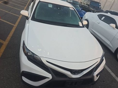 Used 2023 Toyota Camry SE FWD image 2