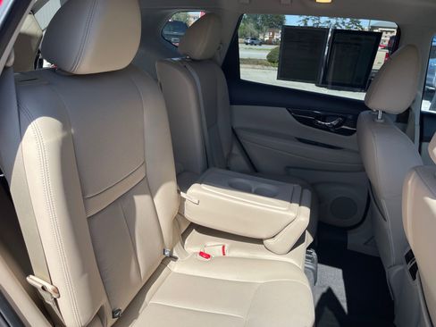 Used 2017 Nissan Rogue SL w/ SL Premium Package image 25