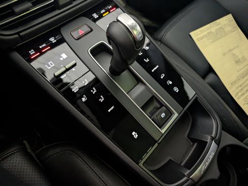 Used 2025 Porsche Macan image 40