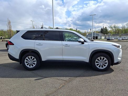 Used 2024 Toyota Grand Highlander XLE image 27