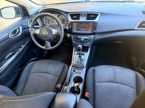 Used 2019 Nissan Sentra SR FWD image 2