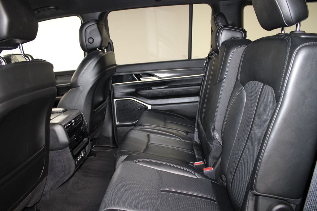 Used 2024 Jeep Wagoneer Series II w/ Flexible Seating Group AWD/4WD image 23