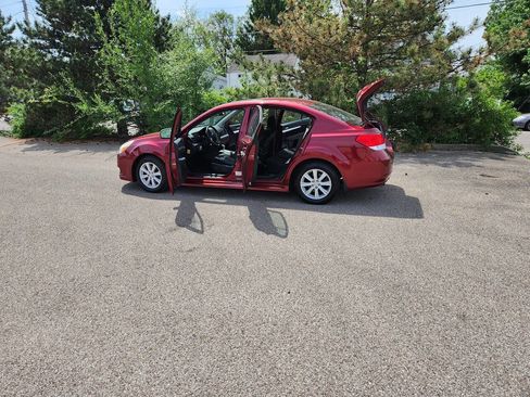 Used 2011 Subaru Legacy 2.5i Premium AWD/4WD image 8