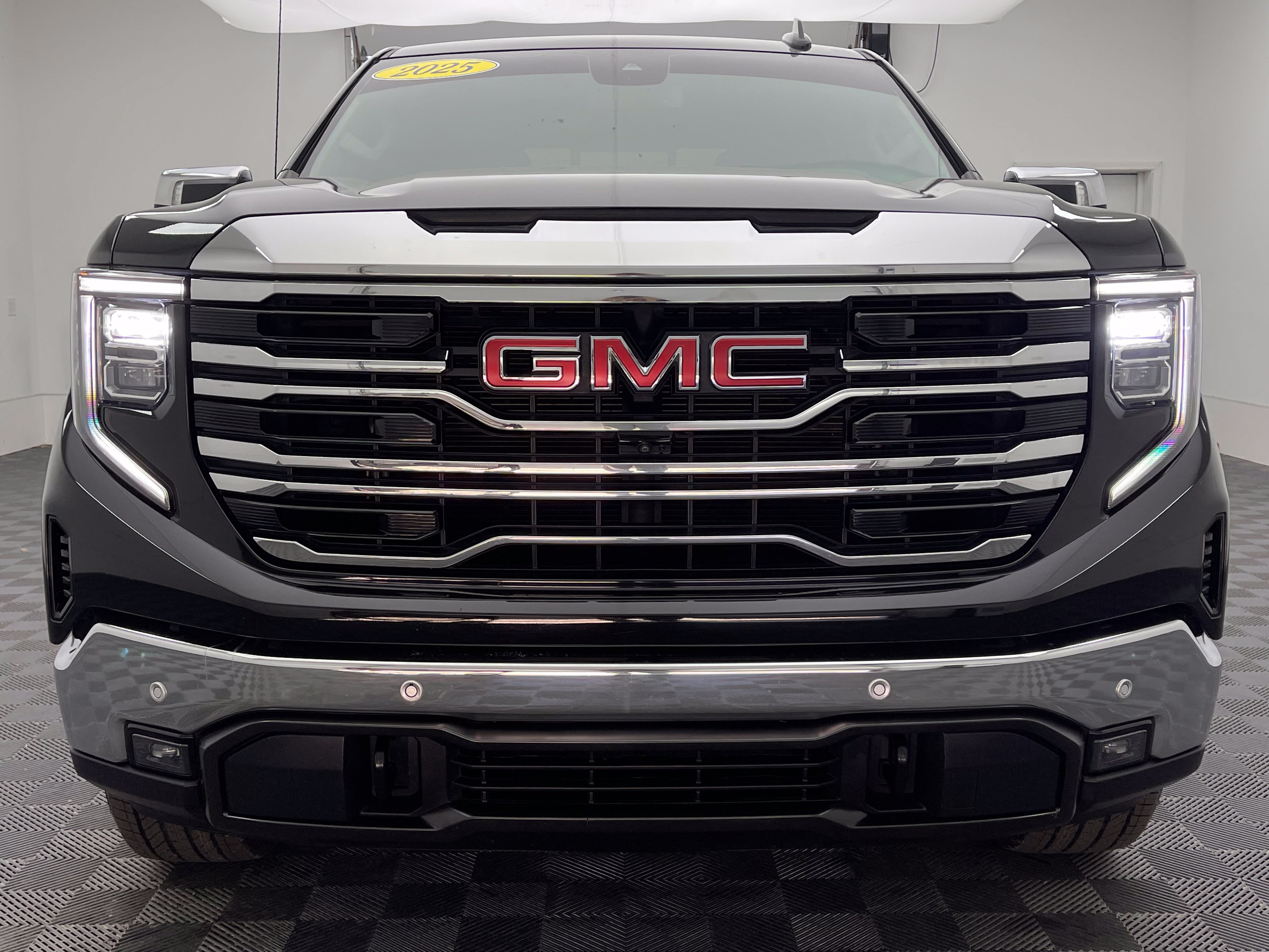 Used 2025 GMC Sierra 1500 SLT w/ SLT Premium Plus Package AWD/4WD image 14