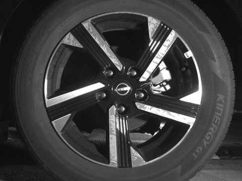 Used 2025 Nissan Sentra SV FWD image 17