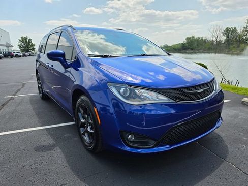 Used 2018 Chrysler Pacifica Touring-L Plus w/ S Appearance Package FWD image 18