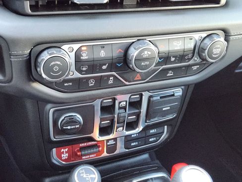 New 2026 Jeep Gladiator Mojave image 18