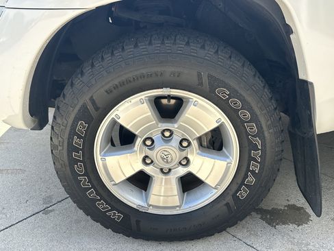 Used 2011 Toyota Tacoma 4x4 Access Cab V6 w/ TRD Sport Pkg image 30