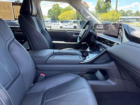 Used 2025 INFINITI QX80 Sensory AWD/4WD image 41