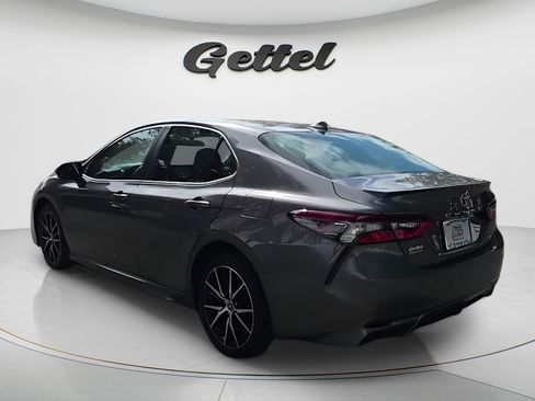 Used 2024 Toyota Camry SE image 4