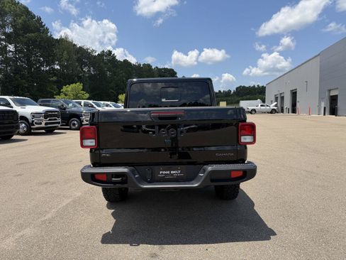 Used 2026 Jeep Gladiator Sport AWD/4WD image 5