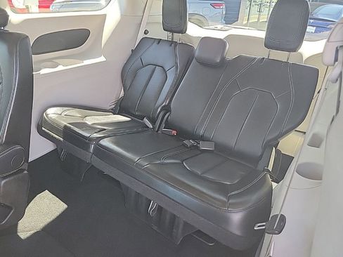 Used 2024 Chrysler Pacifica Touring-L FWD image 36